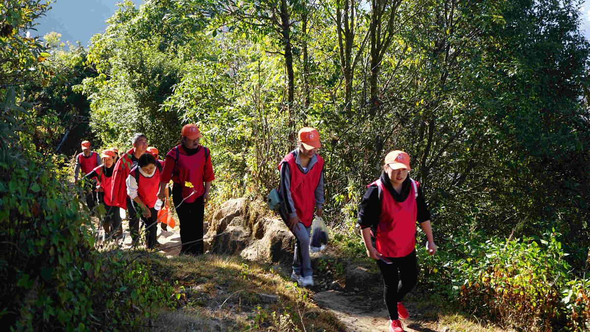“凝聚團(tuán)隊(duì)，勇攀高峰”騰沖世紀(jì)金源大飯店2019年基層管理人員戶外拓展培訓(xùn)